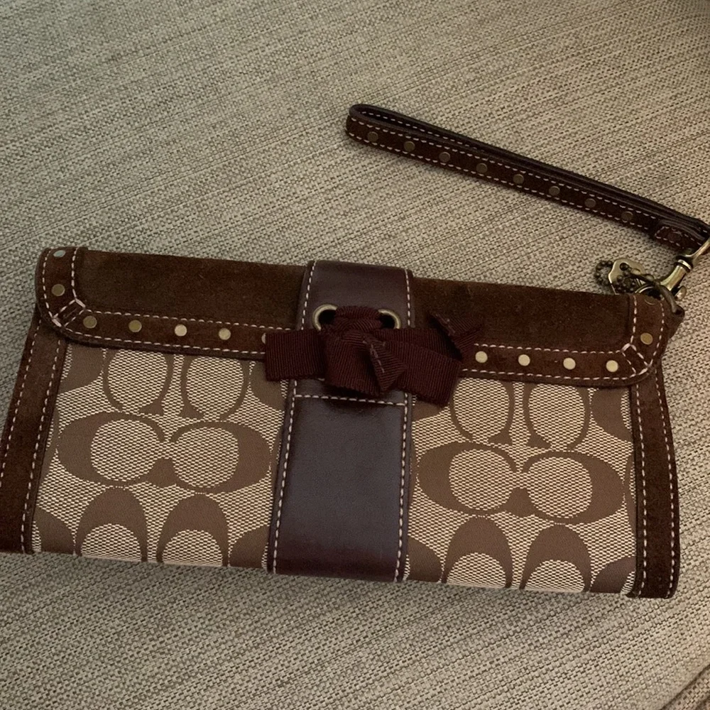 Coach signature C Clutch .. model 7058 - Picture 3 of 4